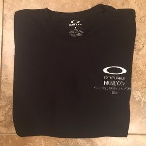 Oakley tee